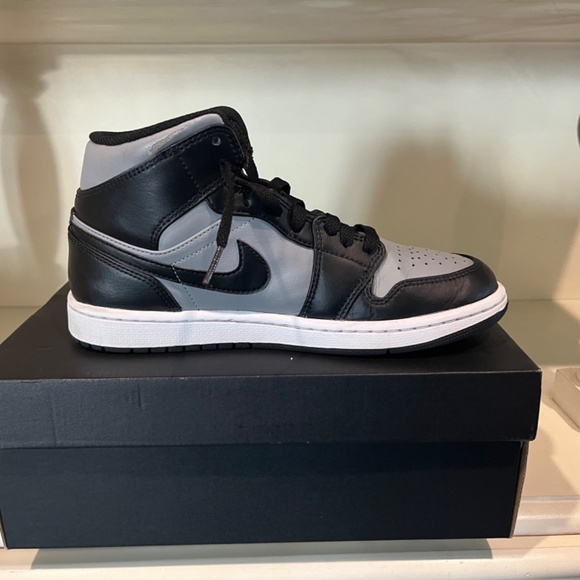 Jordan 1 Mid Shadow Red (Men’s 7.5) - Picture 3 of 6